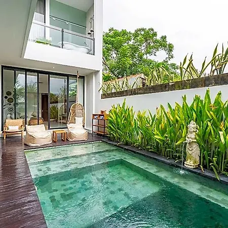 Villa Ozkar: Elegant With 3 Bedrooms,Pool, Terrace
