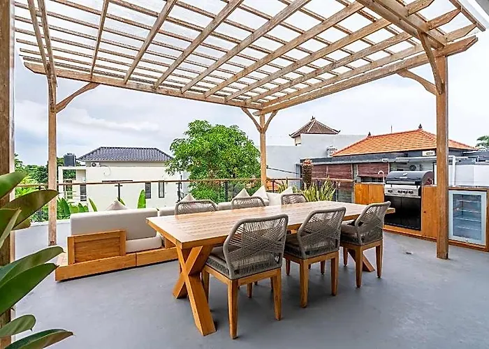 Villa Ozkar: Elegant With 3 Bedrooms,pool, Terrace