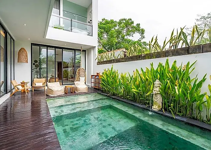 Villa Ozkar: Elegant With 3 Bedrooms,pool, Terrace
