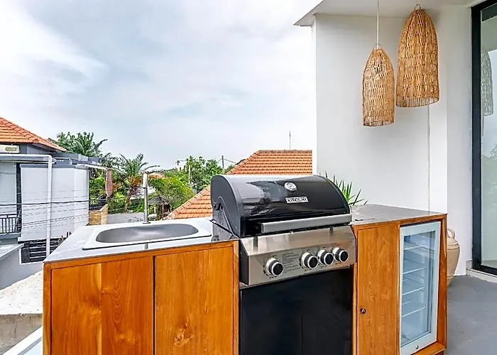 Ozkar: Elegant With 3 Bedrooms,pool, Terrace
