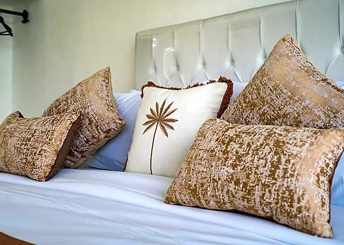 Ozkar: Elegant With 3 Bedrooms,pool, Terrace Villa *